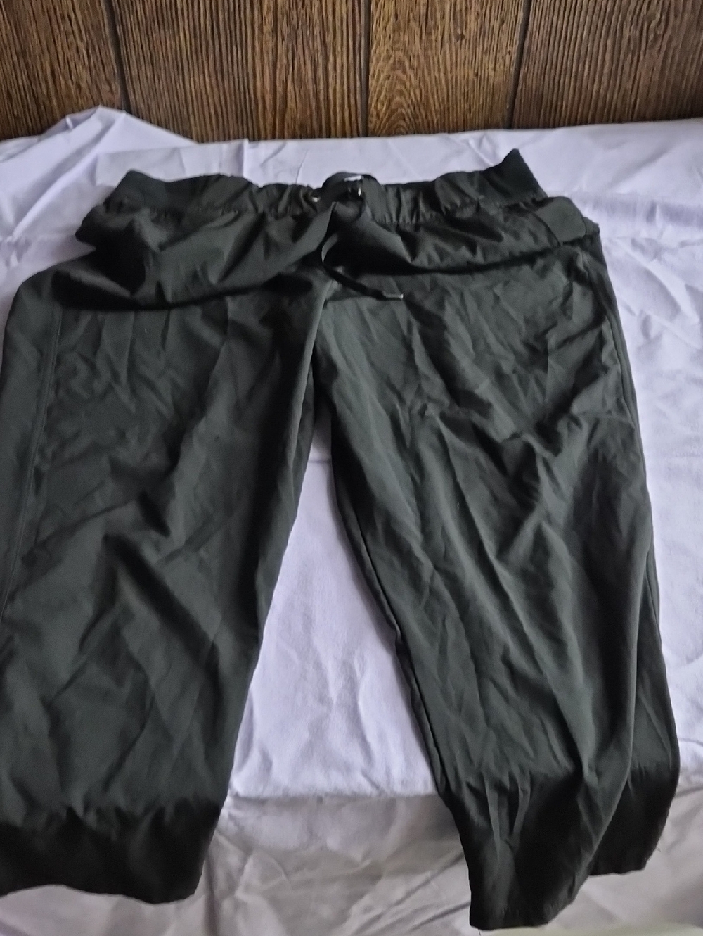 Champion Women's Black Drawstring Capri Joggers Very Lightweight